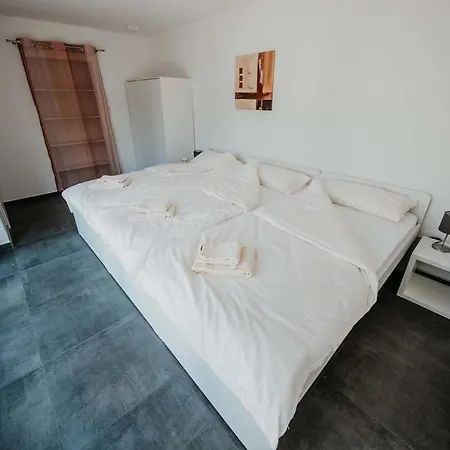 Ferienhaus Gastehaus Bernsteinsee *